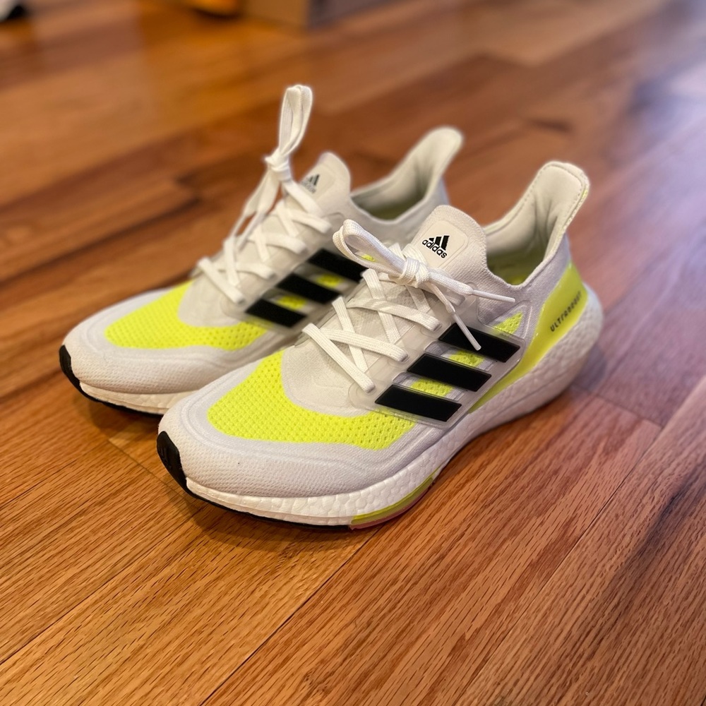 Adidas Ultraboost 21 Shoes 8.5 Men rarely worn, great condition